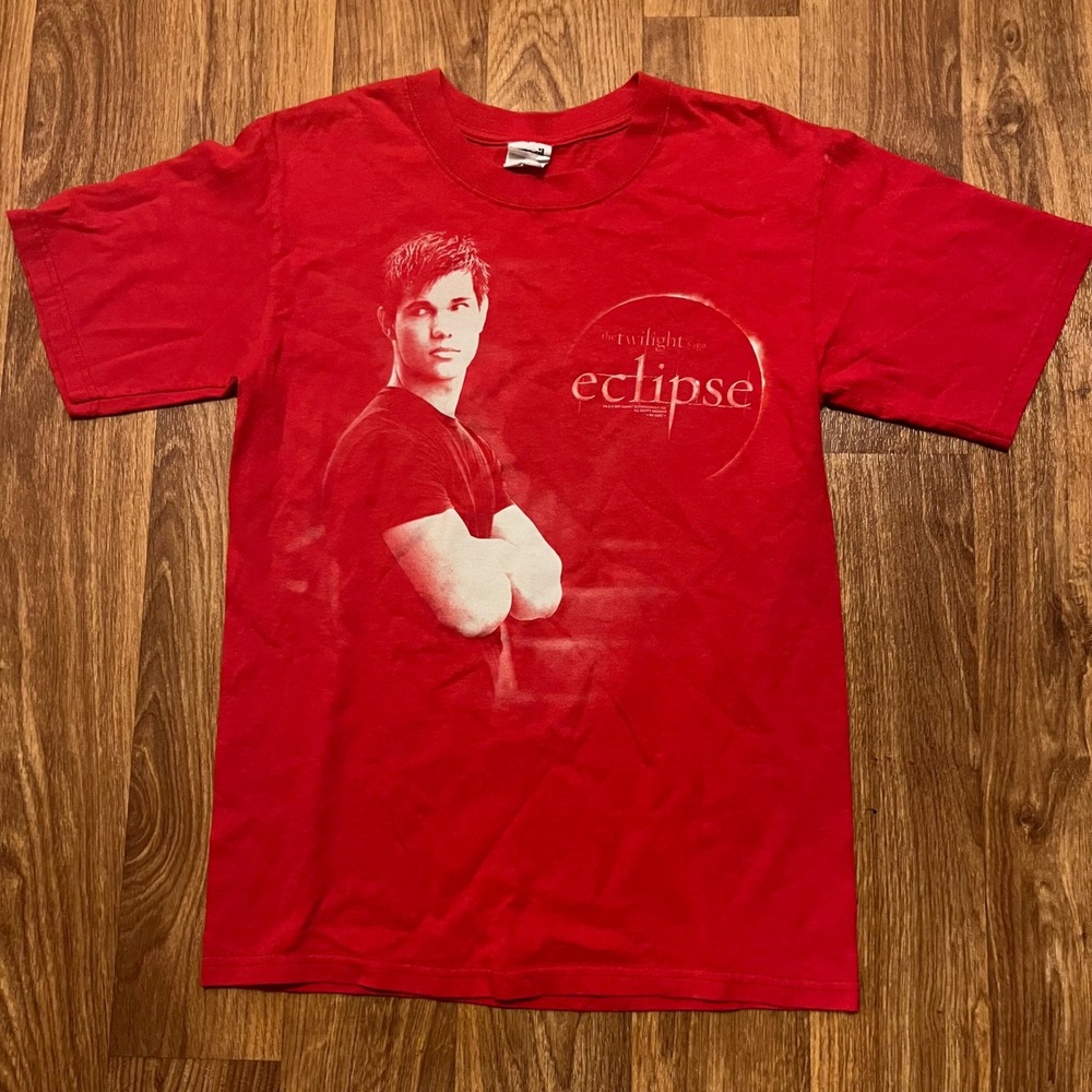 The Twilight Eclipse Saga Shirt‎ Women Small Red Jacob Taylor Lautner 2010